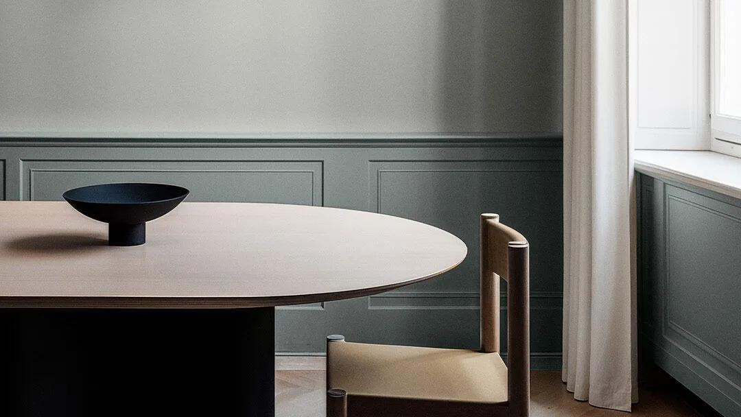 Spisestue malet i Flügger Fin Fig og Dark Teal