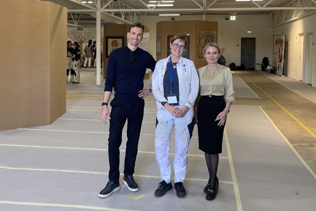Sune Schnack, CEO i Flügger Group (tv), Heidi Zilmer, malermester og medarrangør af Salon Horsens (midt), Bettina Antitsch Mortensen, bestyrelsesformand i M+ (th) ved malerevent