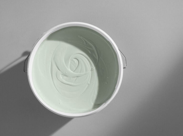 Flügger spand med Bora Mint maling