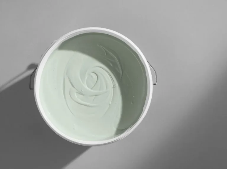 Flügger spand med Bora Mint maling